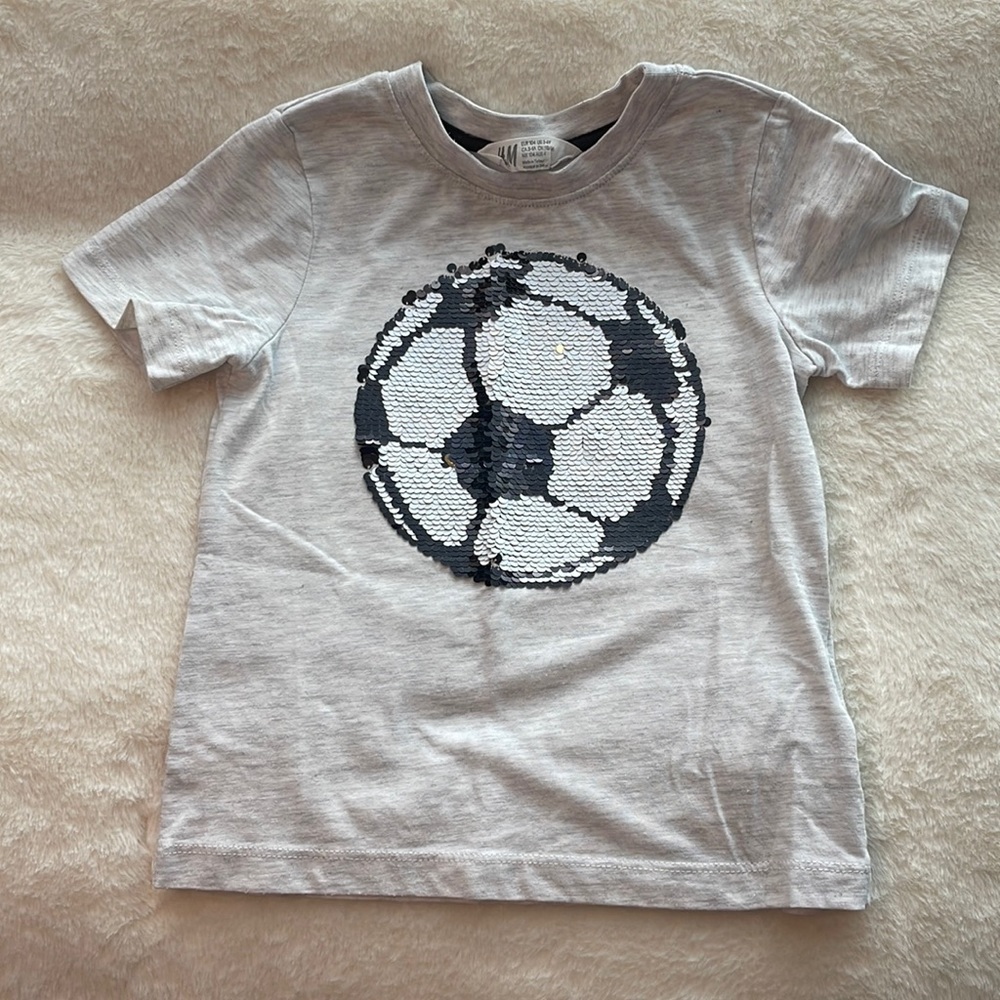 Boy’s Soccer sequin color-changing T-shirt - US 3-4 Yrs. - H&M